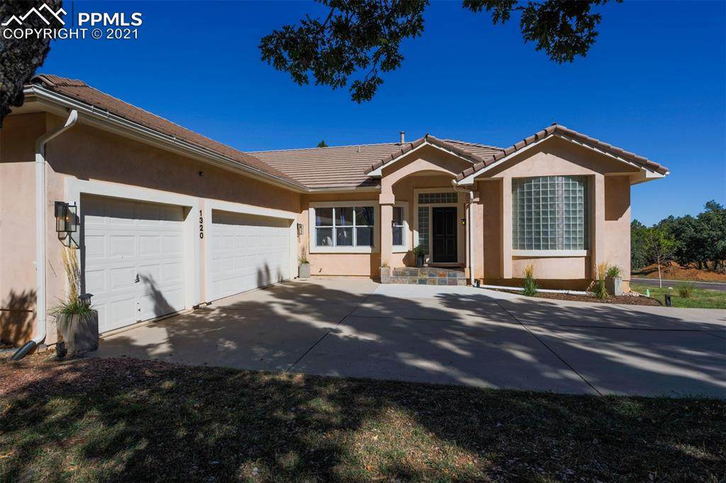1320 Chartwell View - Photo 1