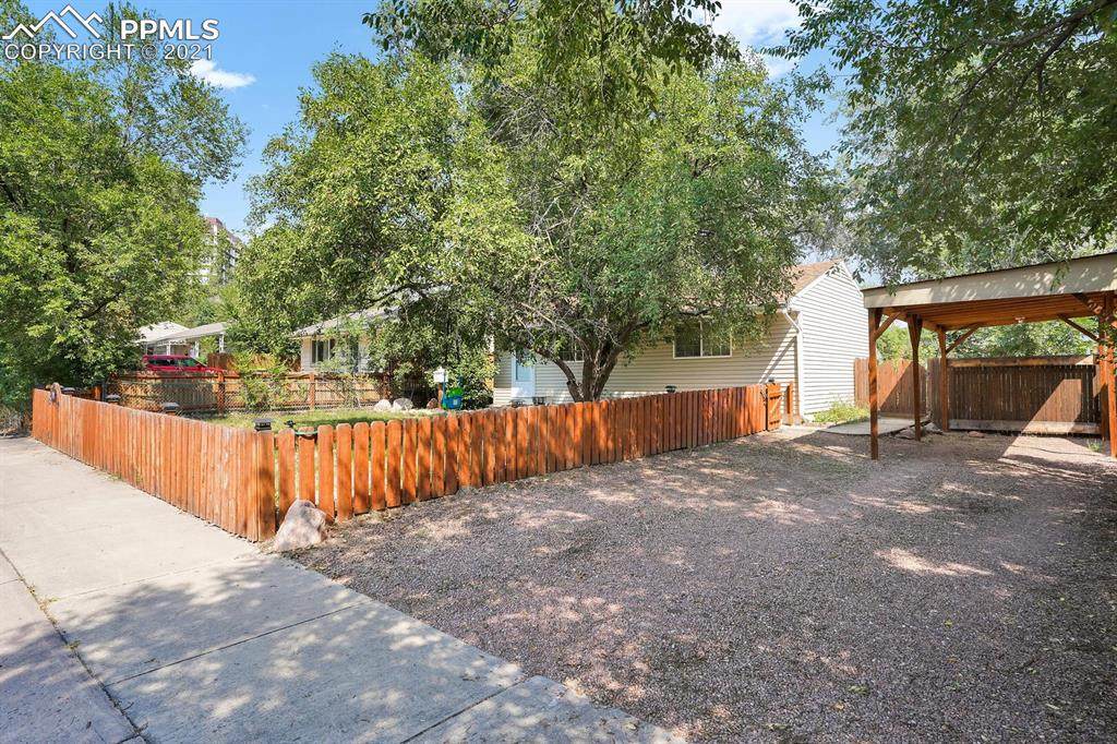 617 Manitoba Drive - Photo 1