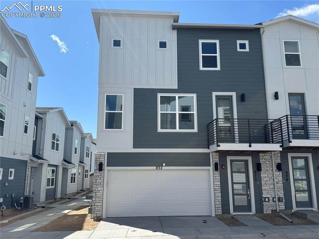 832 Beckton Heights - Photo 1