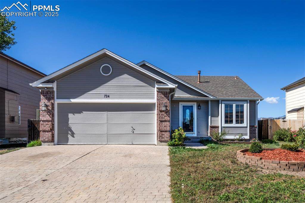 724 Daffodil Street - Photo 1