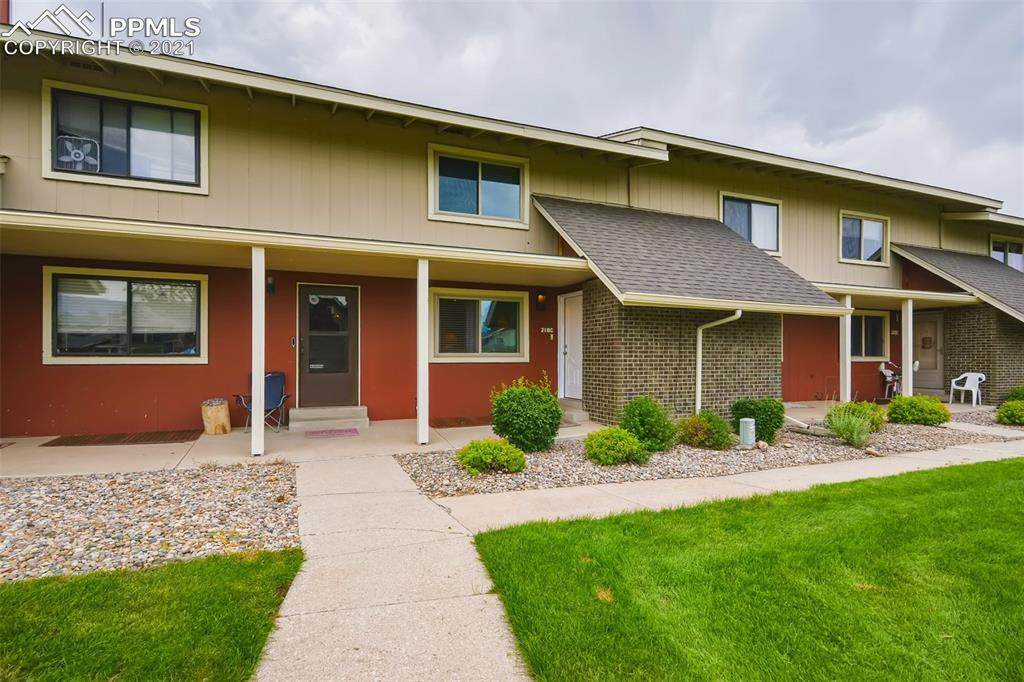 218 Rockrimmon Boulevard - Photo 1