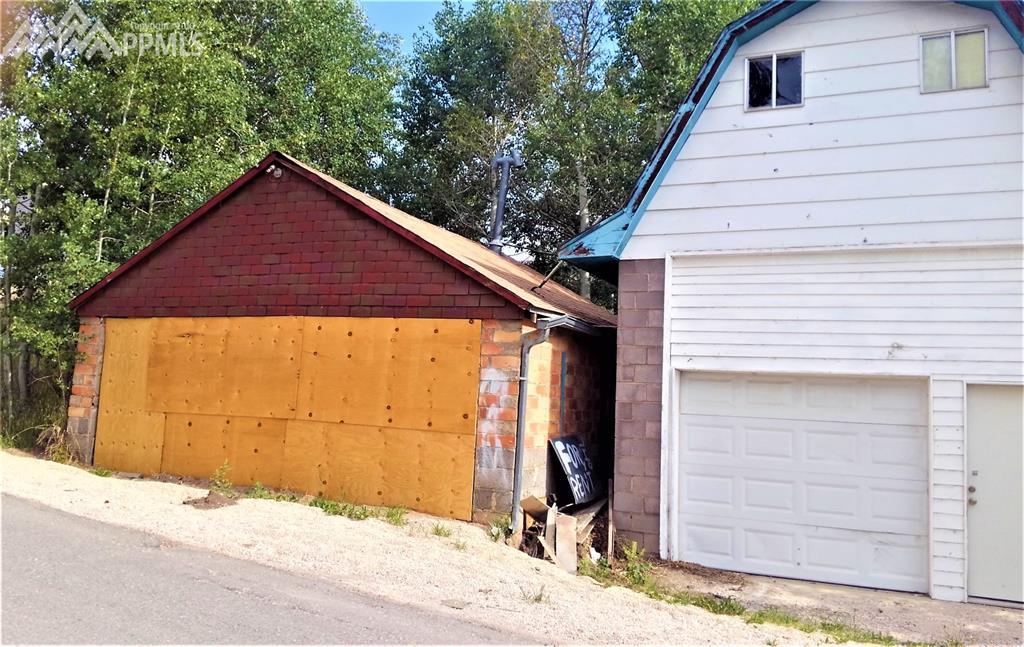 111 May Avenue - Photo 1