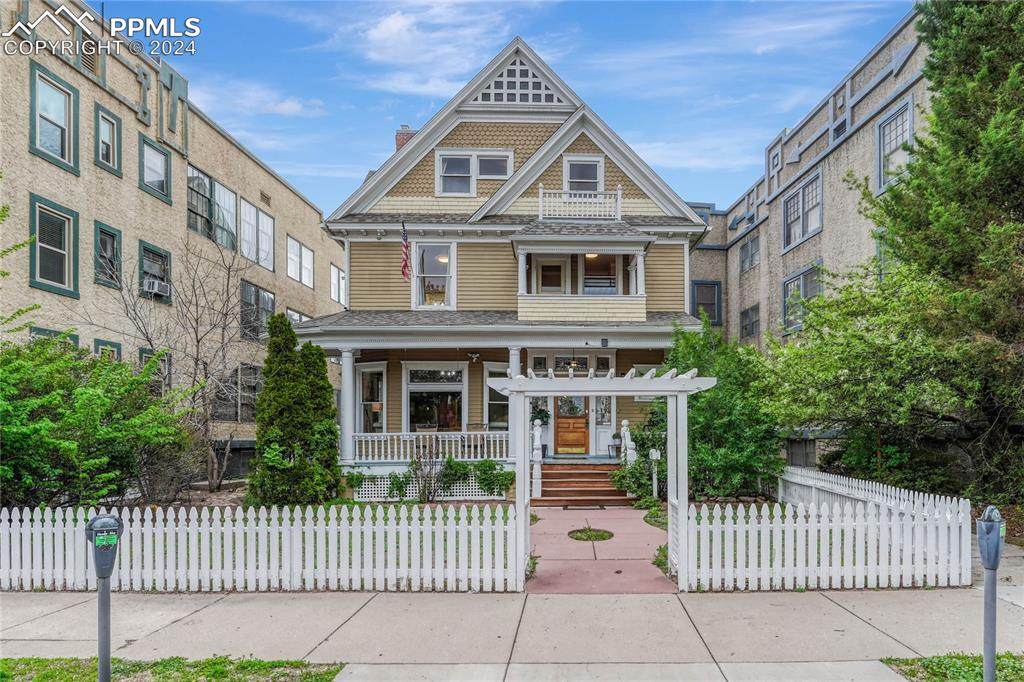 6 Boulder Crescent Street - Photo 1