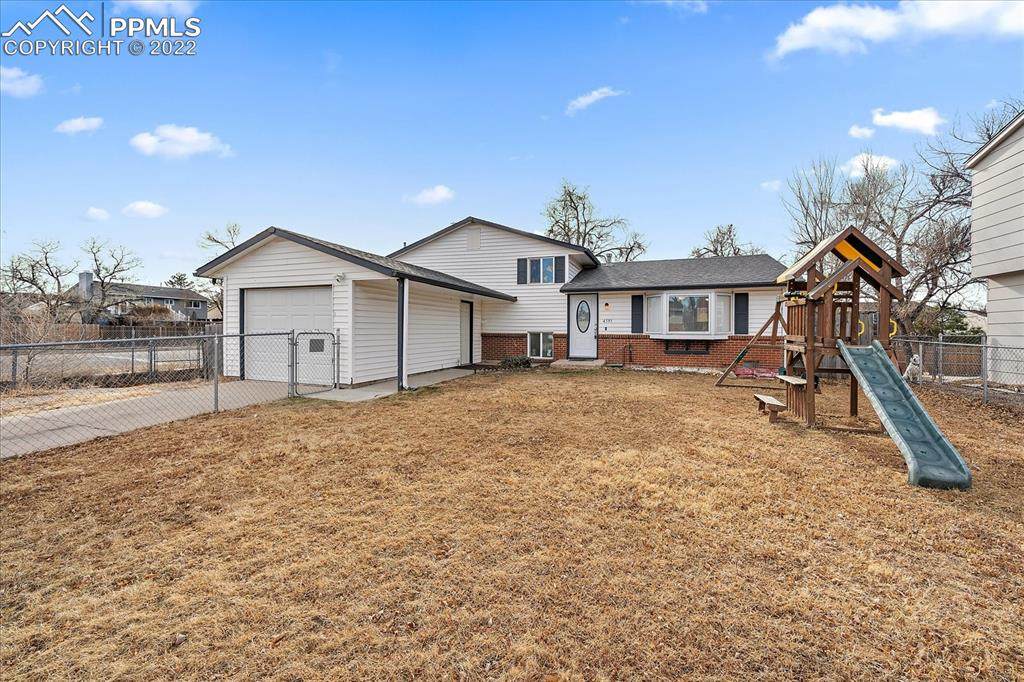 4595 London Lane - Photo 1