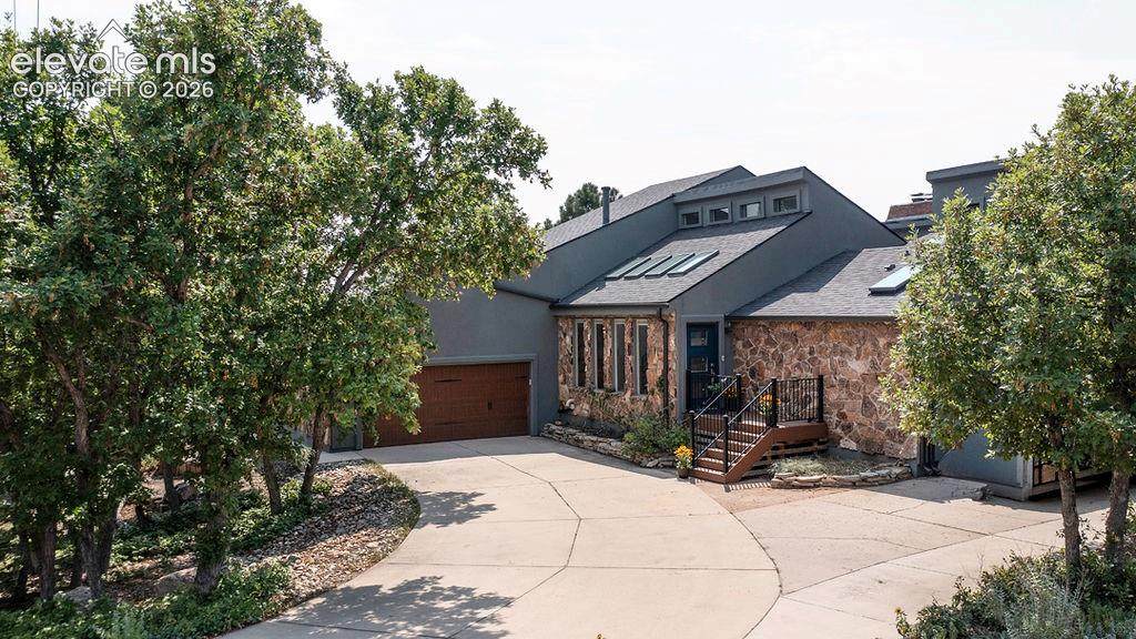 595 Royal Oak Drive - Photo 1