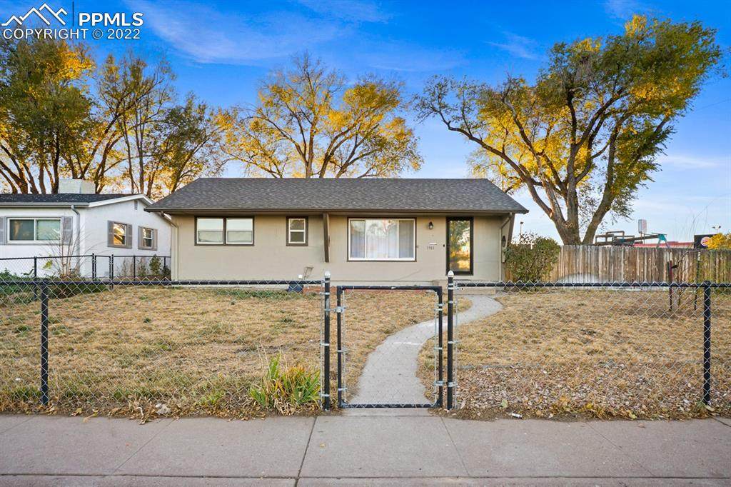 1901 Ridgewood Lane - Photo 1