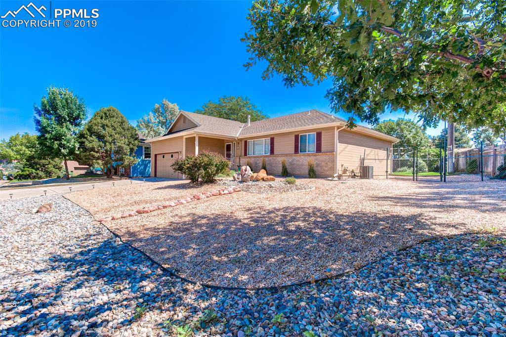 135 Palisade Circle - Photo 1