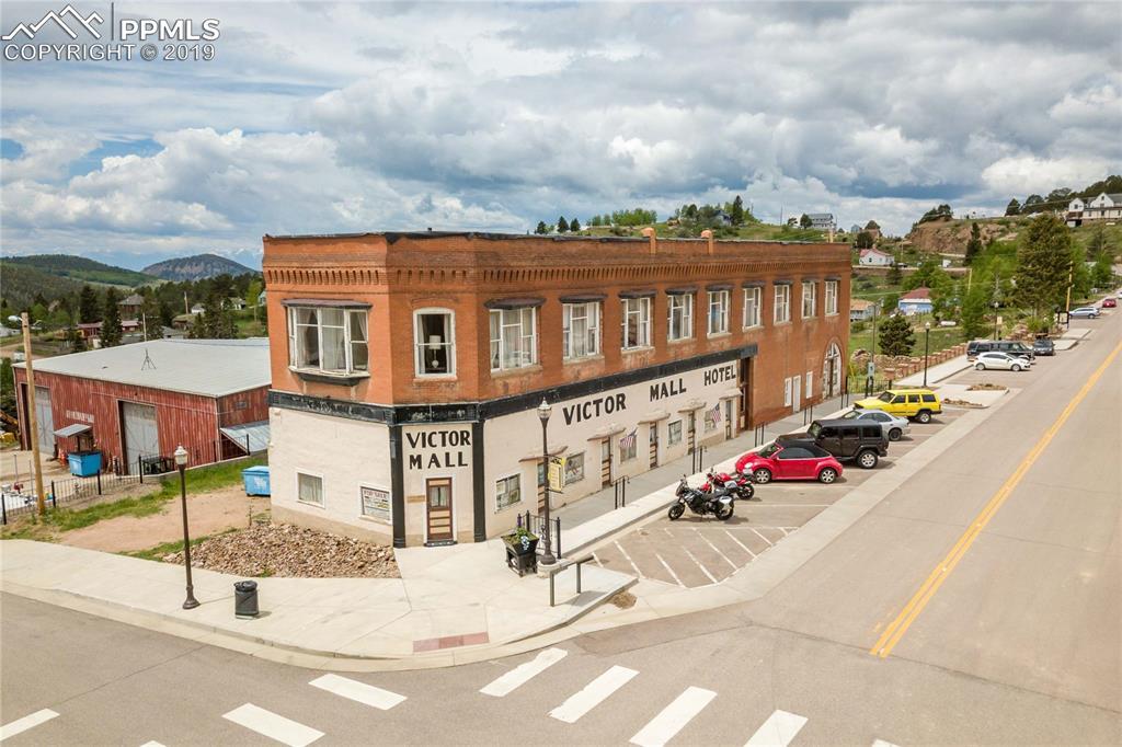 400 Victor Avenue - Photo 1