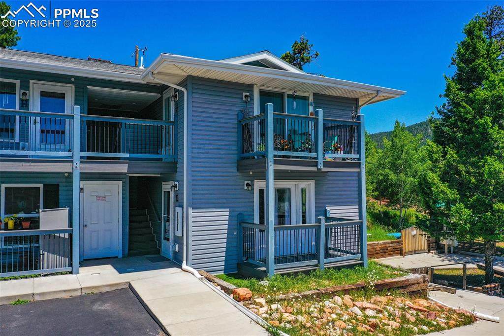 222 Laurel Street - Photo 1