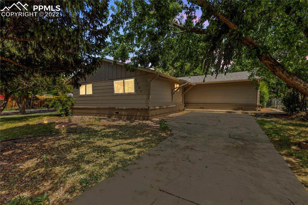 1203 Royale Drive - Photo 1