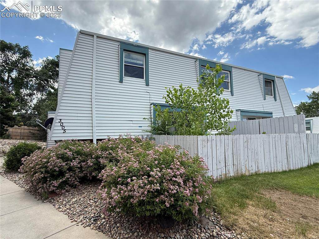 3005 Fountain Boulevard - Photo 1