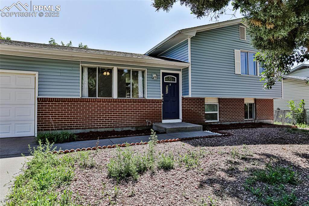 6715 Fielding Circle - Photo 1