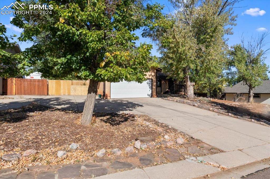 330 Crystal Hills Boulevard - Photo 1