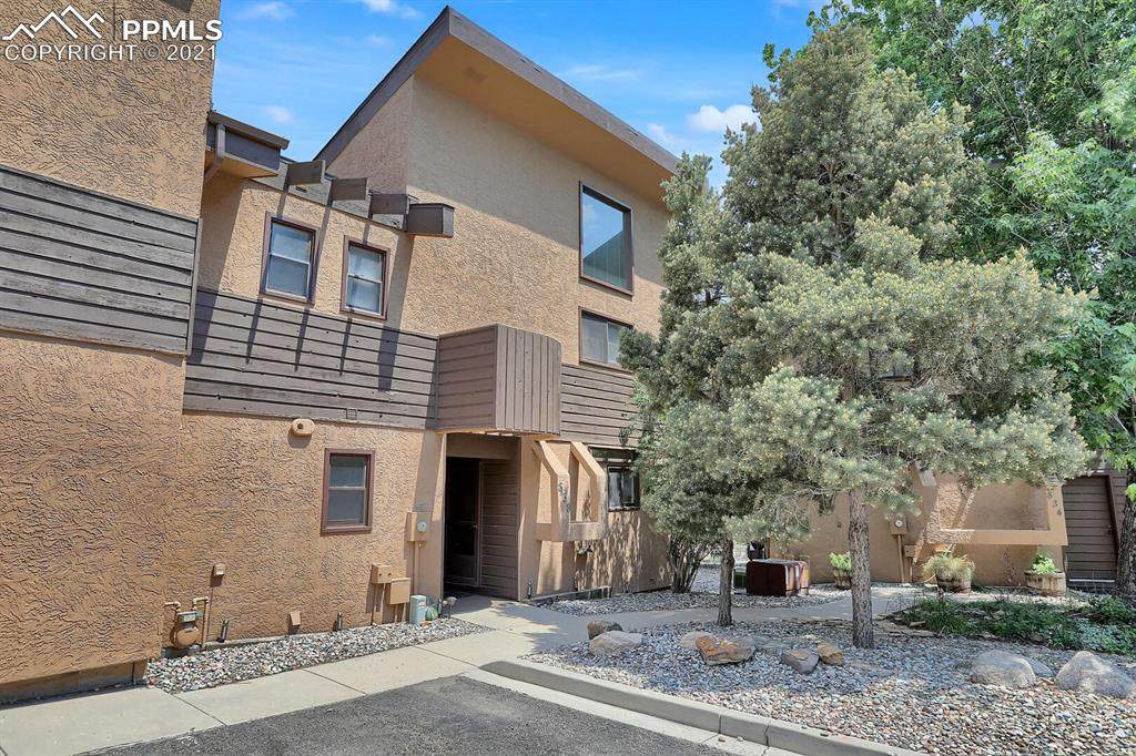 838 Pebblewood Drive - Photo 1