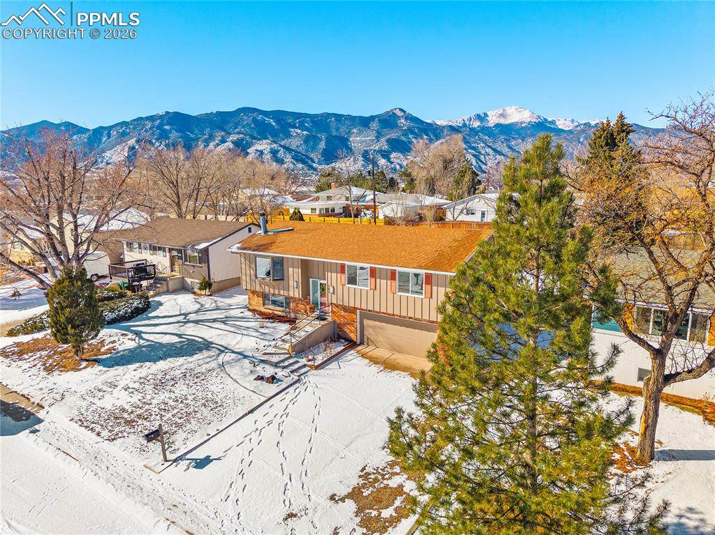 702 Paradise Lane - Photo 1