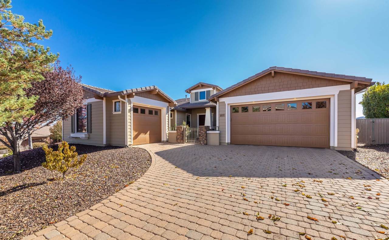 1637 Constable Street - Photo 1