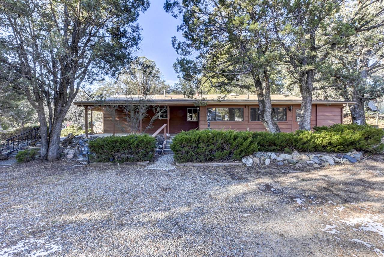 1689 White Oak Circle - Photo 1