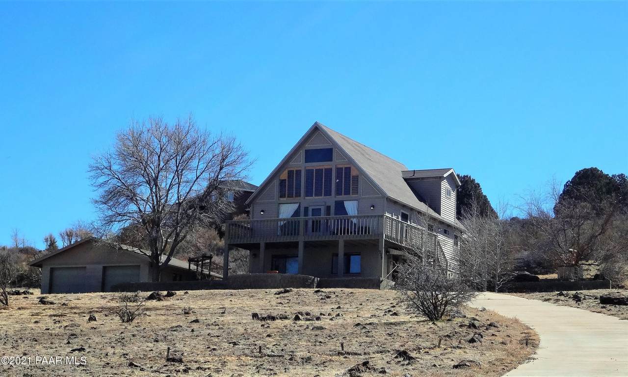 715 Lakeview Drive - Photo 1