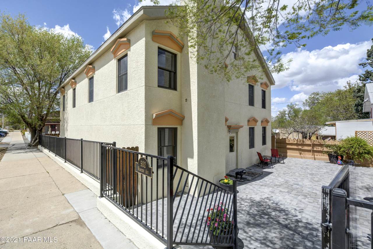 502 Western Avenue - Photo 1