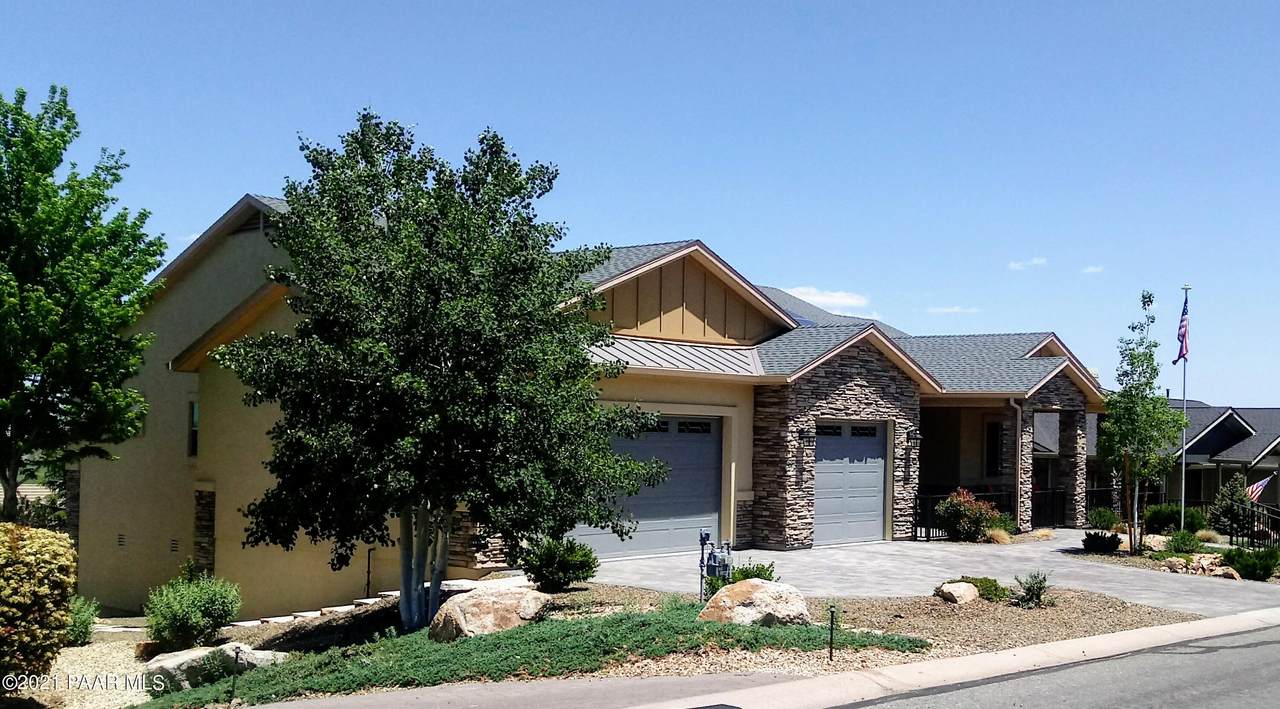 698 Lakeview Drive - Photo 1