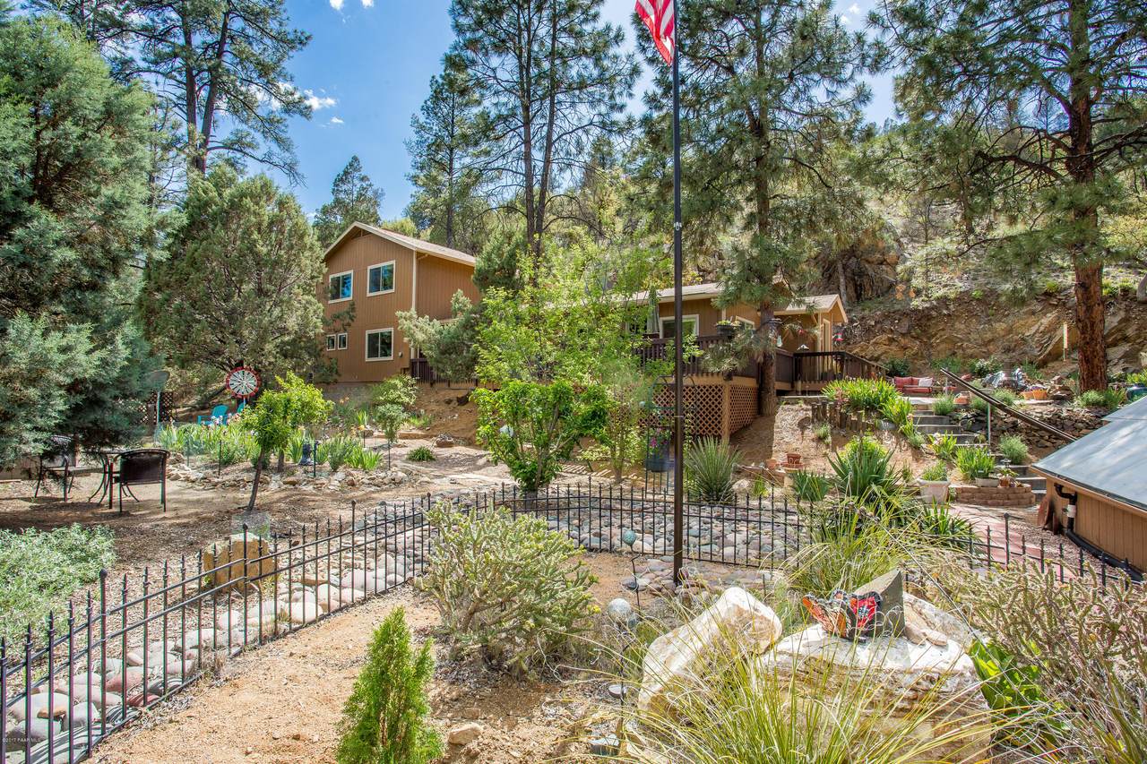 404 Lynx Creek Road - Photo 1