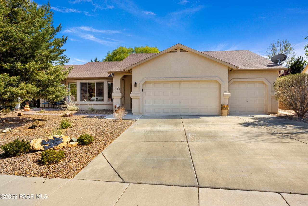 7169 Queenswood Drive - Photo 1