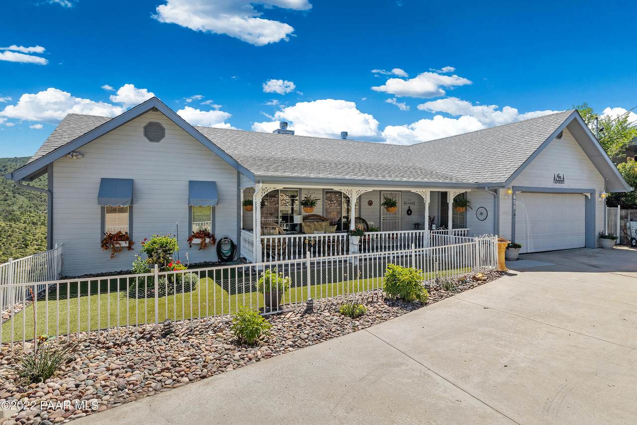 635 Robinson Drive - Photo 1