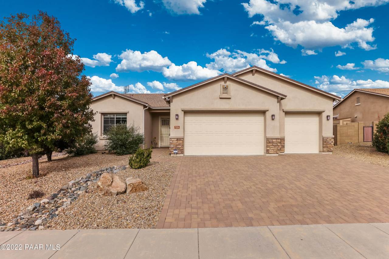 7086 Prairie Hill - Photo 1