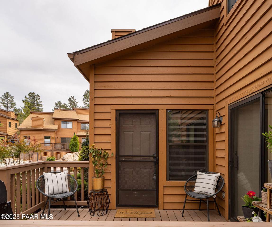 217 Creekside Circle - Photo 1