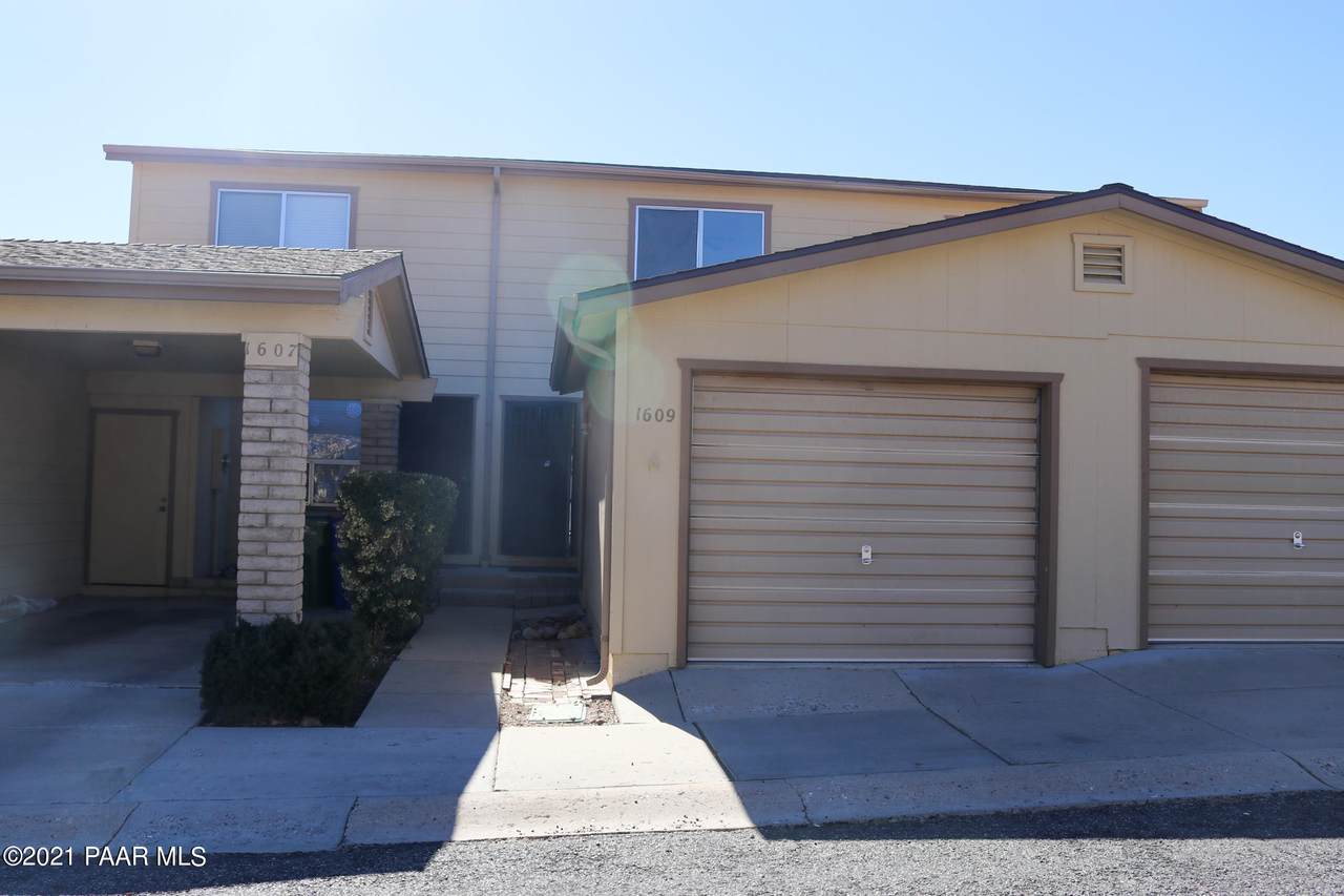 1609 Canada Crescent - Photo 1
