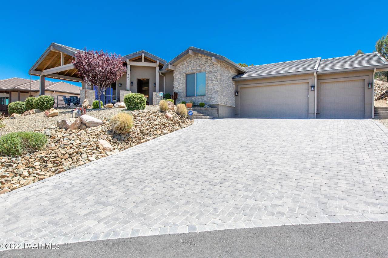 762 Carl Lane - Photo 1