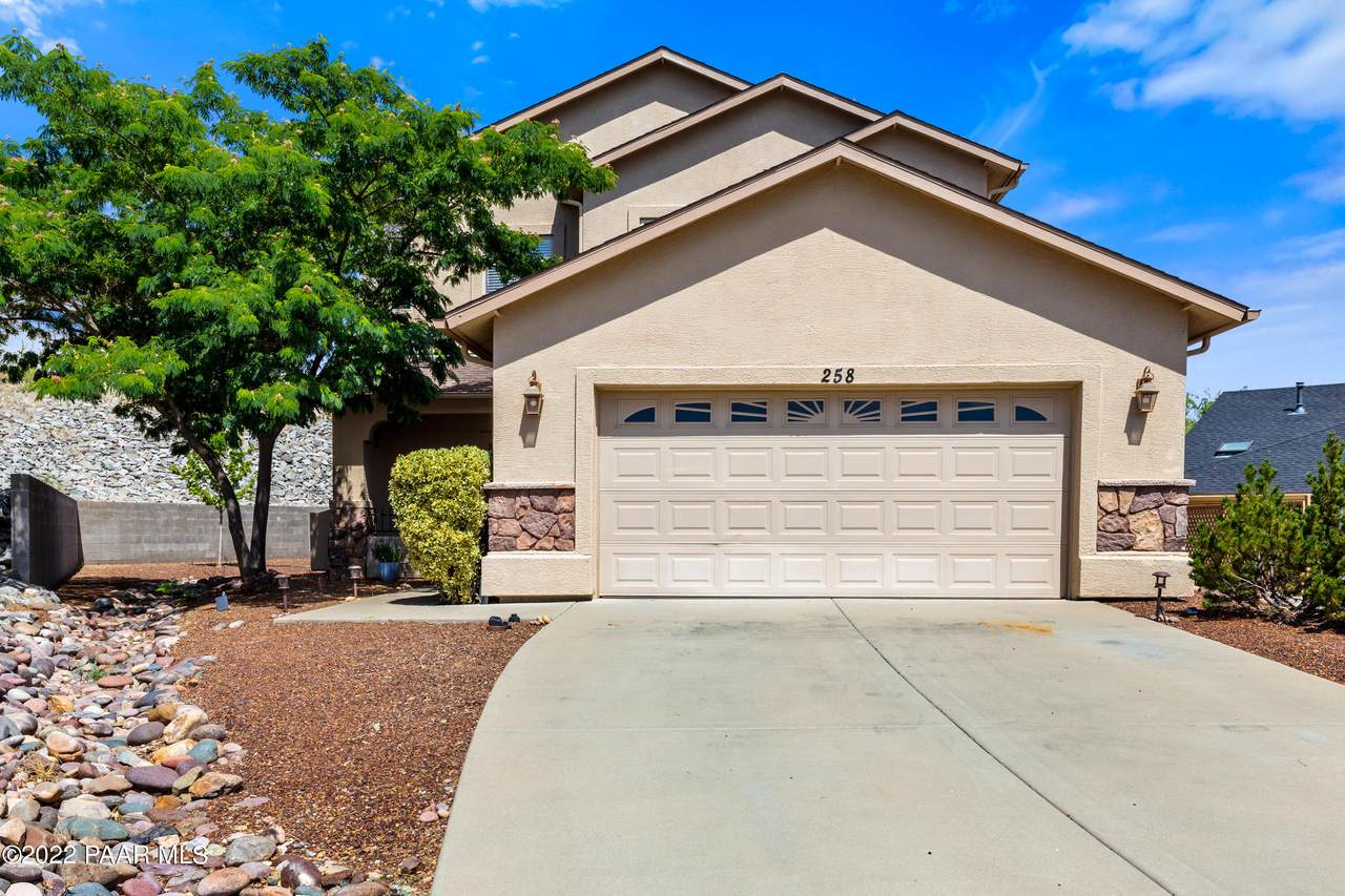 258 Lakewood Circle - Photo 1