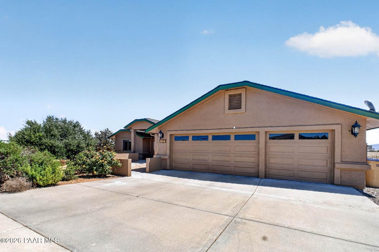 1187 Chuck Wagon Lane - Photo 1