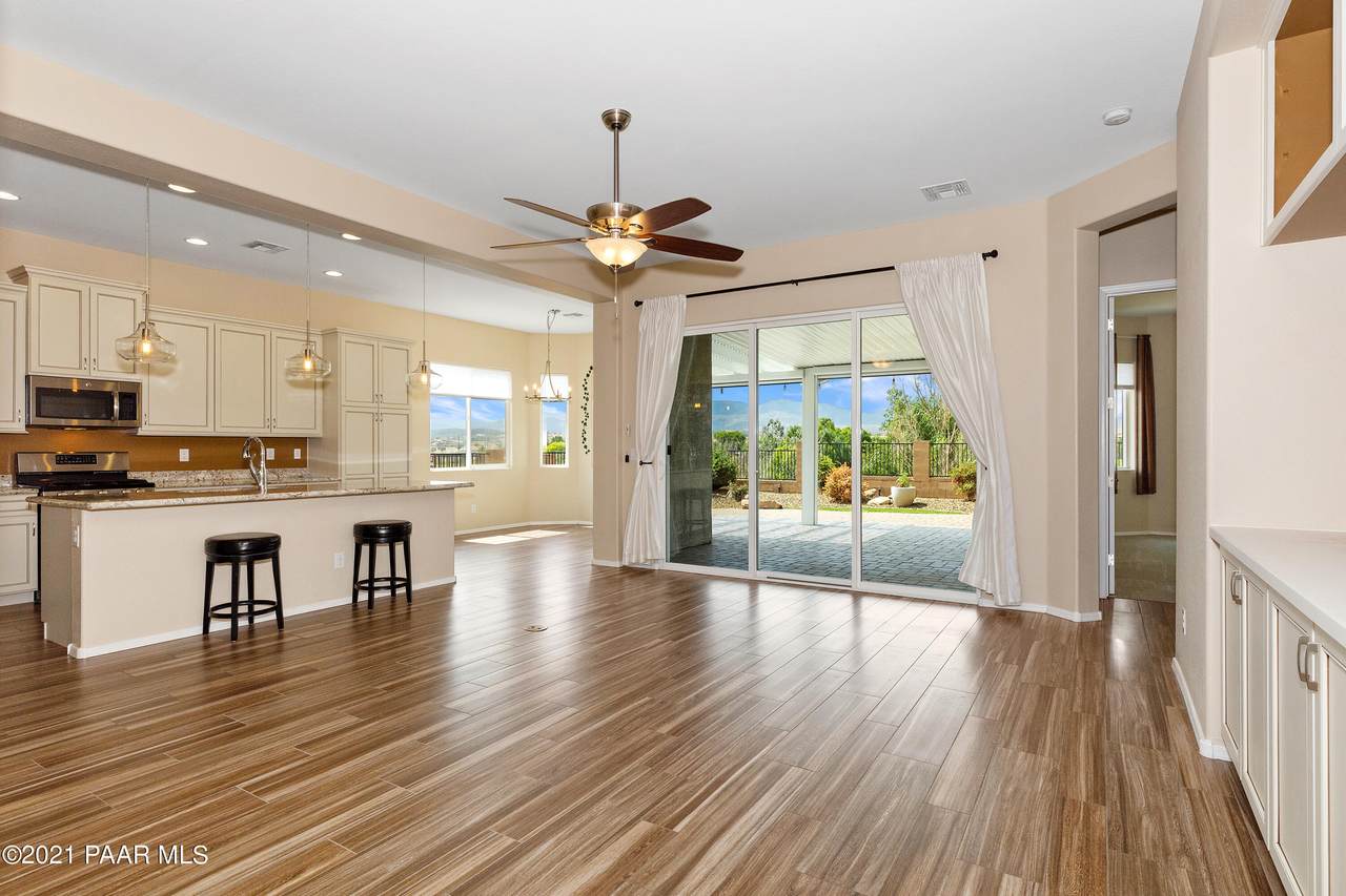 800 Morales Street - Photo 1