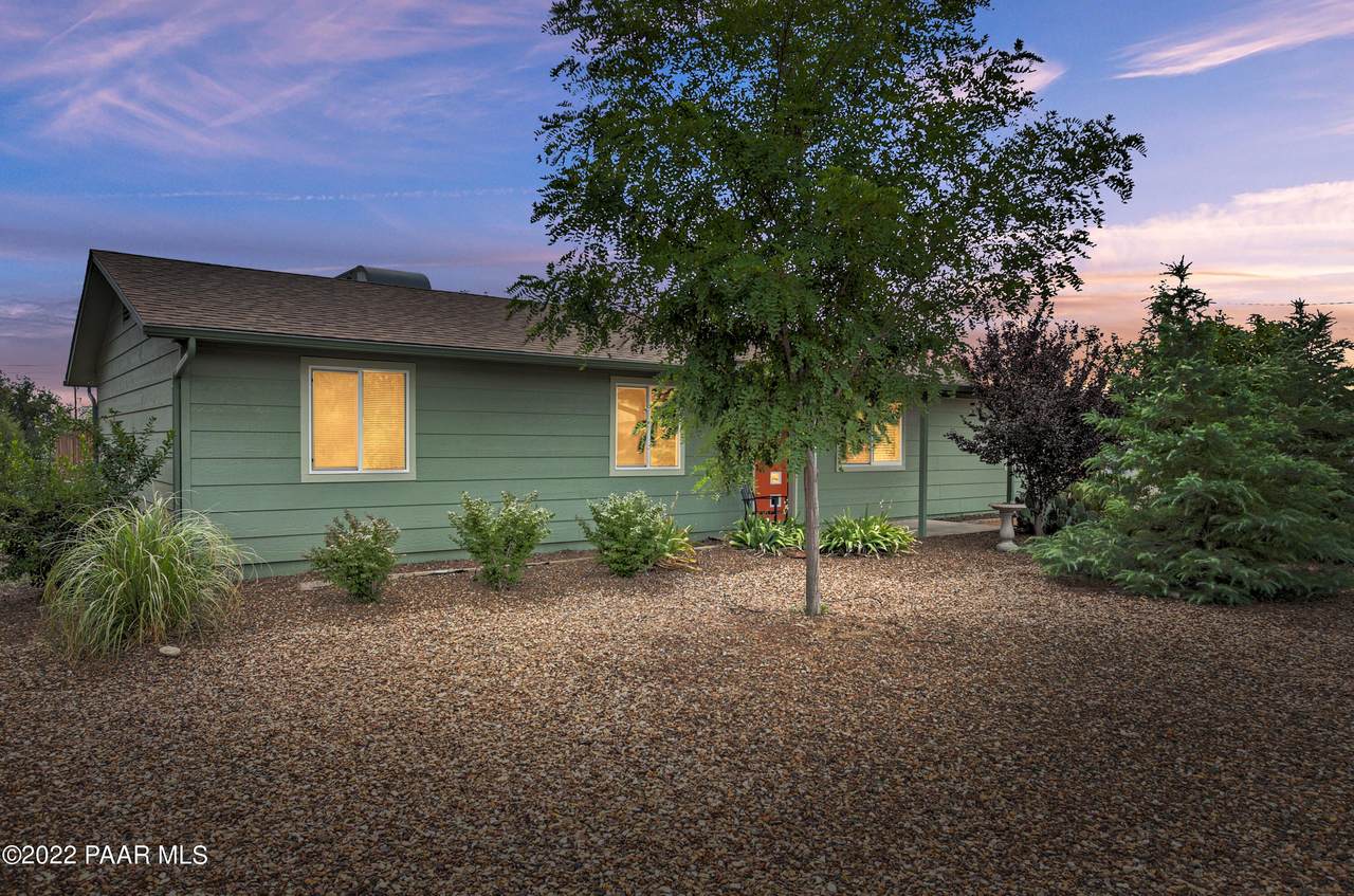 815 Damion Loop - Photo 1
