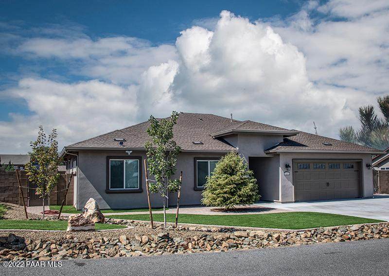 5684 Roadrunner Drive - Photo 1