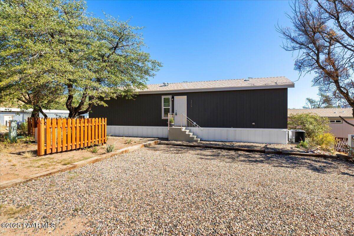 1529 Private Road - Photo 1