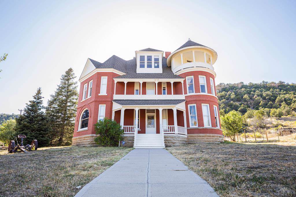 1919 Pinon St - Photo 1