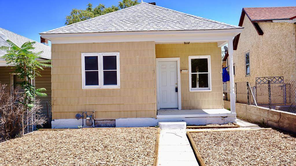 914 Elm St - Photo 1