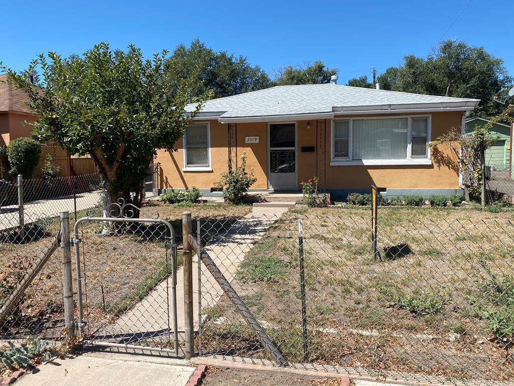 2519 Oakland Ave - Photo 1
