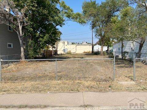 613 8th St - Photo 1
