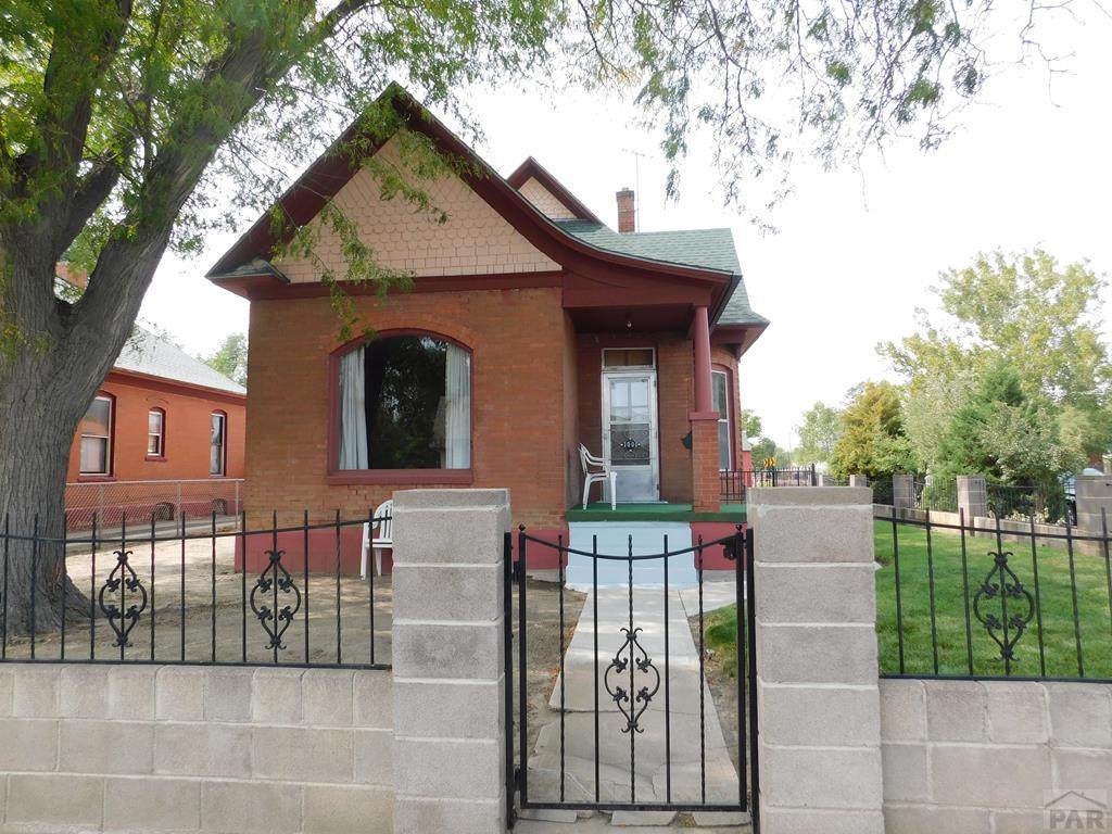 1001 Pine St - Photo 1