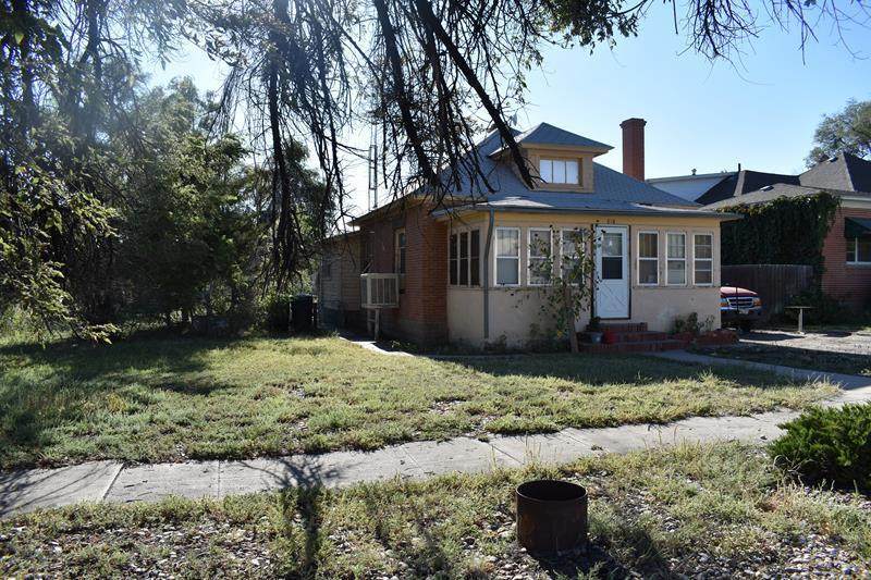 818 Main St - Photo 1