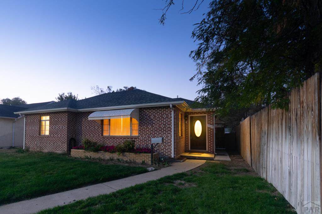 1119 Longwood Ave - Photo 1