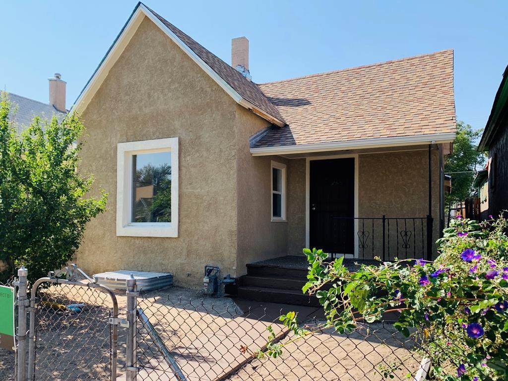 1327 Spruce St - Photo 1