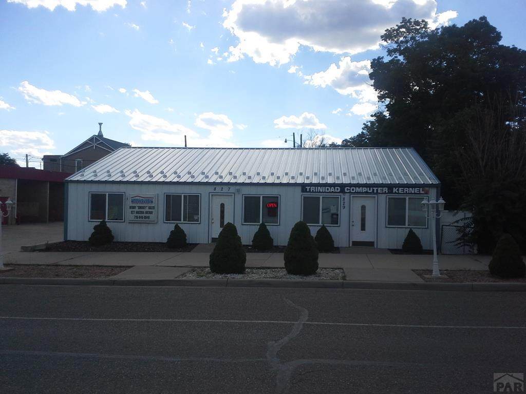 827 Arizona Ave - Photo 1