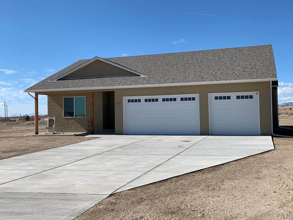 1005 Blackstone Dr - Photo 1