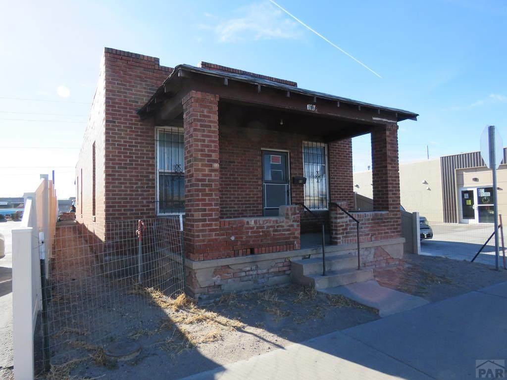 718 4th St - Photo 1