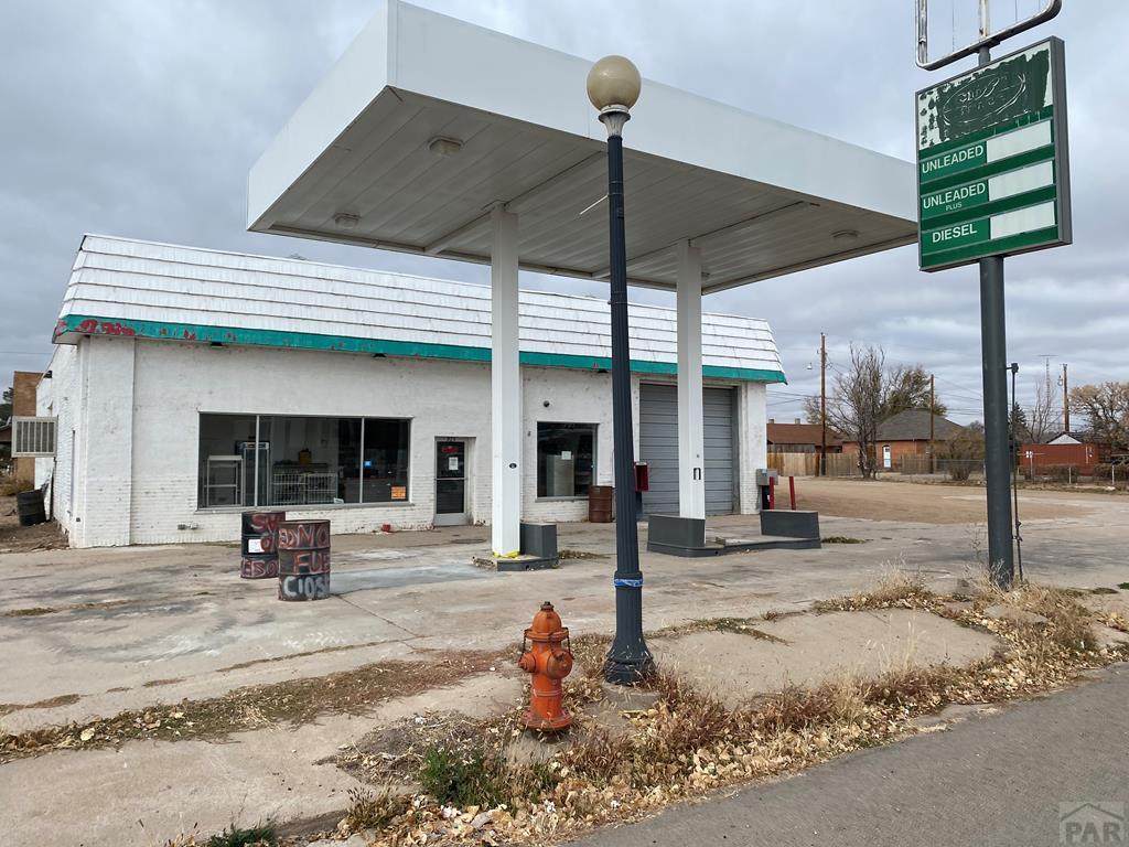 925 Main St - Photo 1