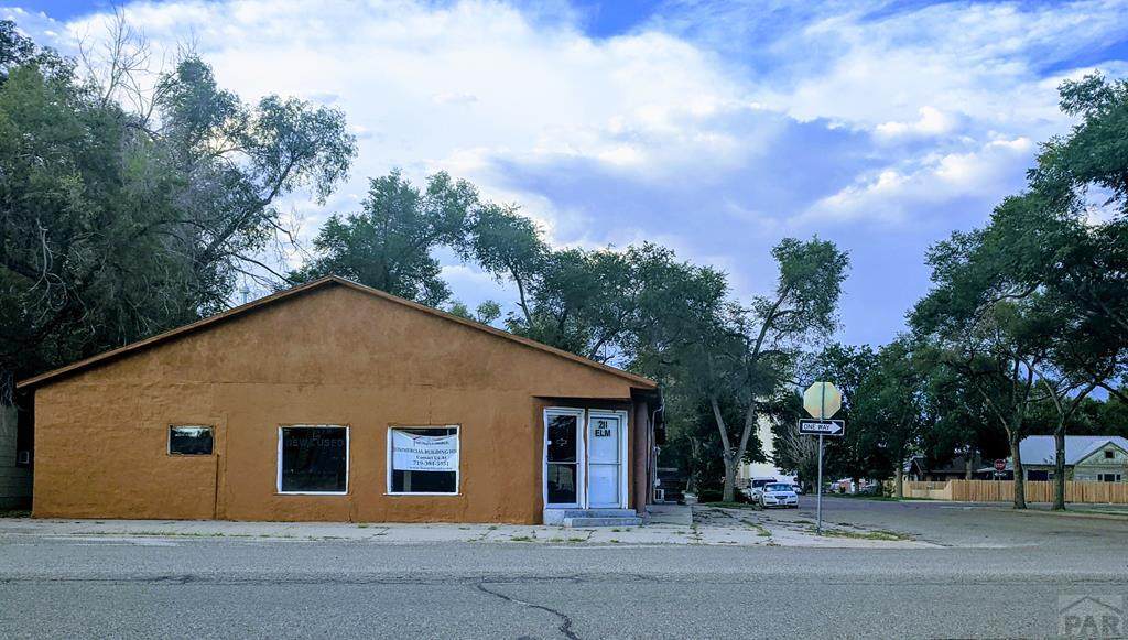 211 Elm Ave - Photo 1